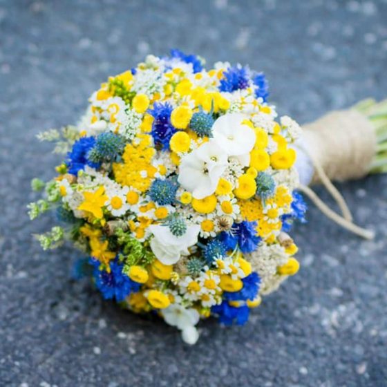 Brautstrauß blau und gelb