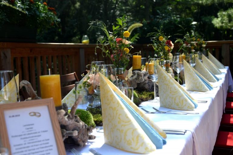 Hochzeitsfloristik - Beispiel Tischdekoration